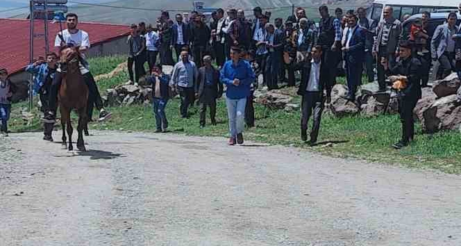 Ağrı’da at yarışı düzenlendi