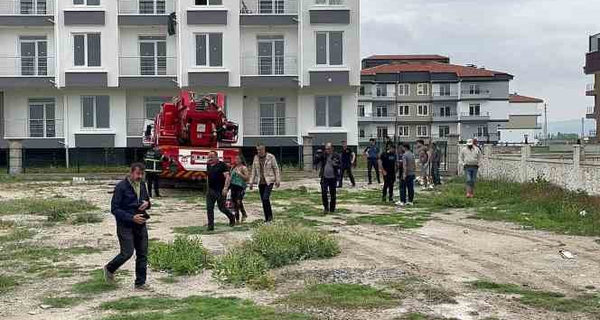 Rezidansta alıkonulan kadını polis ve itfaiye kurtardı