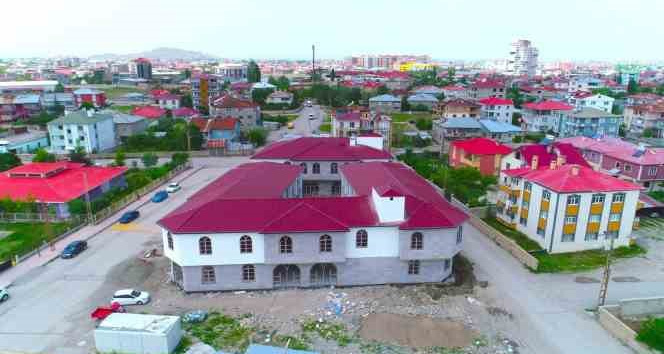 Tuşba Belediyesi’nin ödüllü projesi olan bedesten çarşısı açılış için gün sayıyor