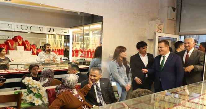 İçişleri Bakanı Yerlikay’a Hakkari’de sevgi seli