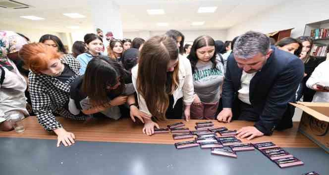 Ertuğrul Başkan’dan kamp dönüşü genç kampçılara hediye