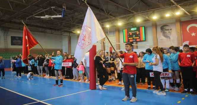 Voleybol grup müsabakaları başladı