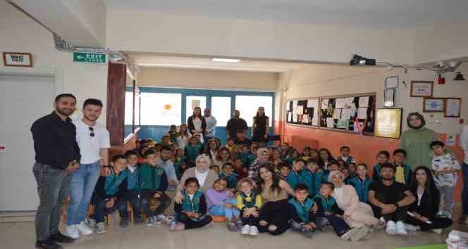 Posof’ta gönüllü gençler takdir topladı