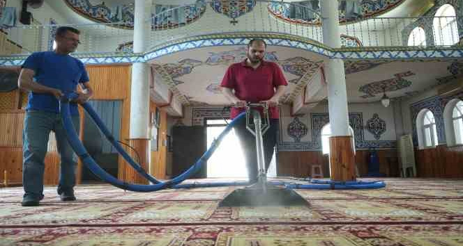 Gemlik Belediyesi’nden ibadethanelerde bayram hazırlığı