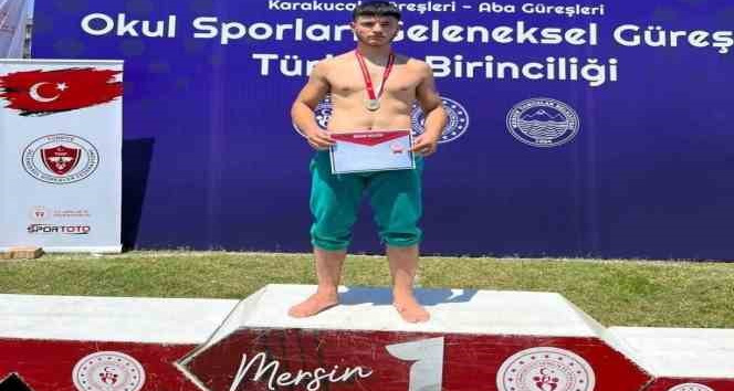 Altınova sporcular kürsüleri işgal etti