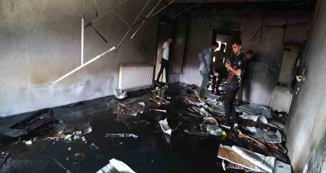 Hacda olan vatandaşın evi yandı