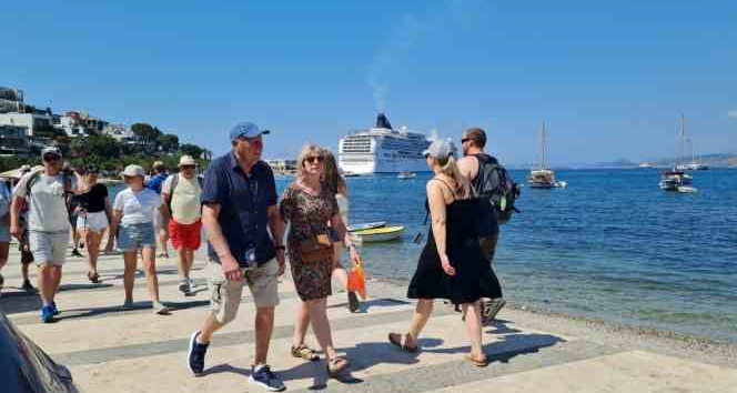 Bodrum’a gelen 3 bin 607 turist, turizmcinin yüzünü güldürdü