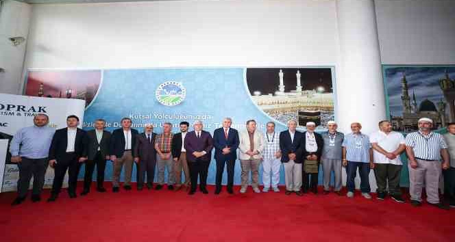 Hacı adayları kutsal topraklara uğurlandı