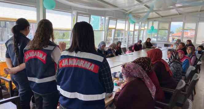 Jandarma’dan kadınlara KADES eğitimi
