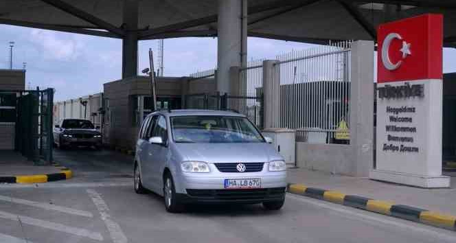 Gurbetçilerin bayram için Türkiye’ye girişleri başladı