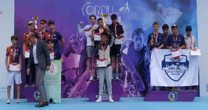 Vanlı öğrenciler ‘Okul Sporları Triatlon Türkiye Şampiyonası’na damga vurdu