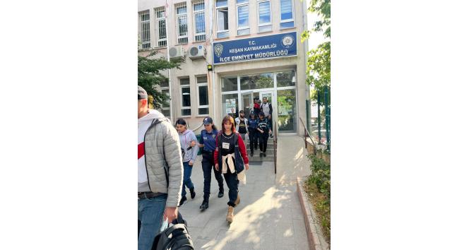 Keşan’da polisin yaptığı uygulamada 14 düzensiz göçmen yakalandı