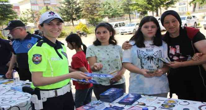 Emniyet birimlerinin çalışmaları çocuklara tanıtıldı