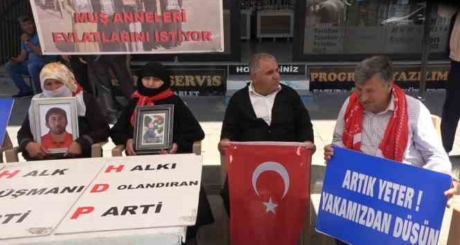 Ailelerin evlat nöbeti kararlılıkla devam ediyor