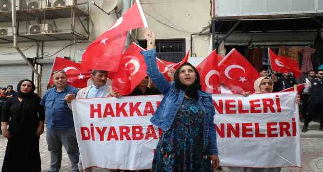 Hakkari’de annelerin evlat nöbeti devam ediyor