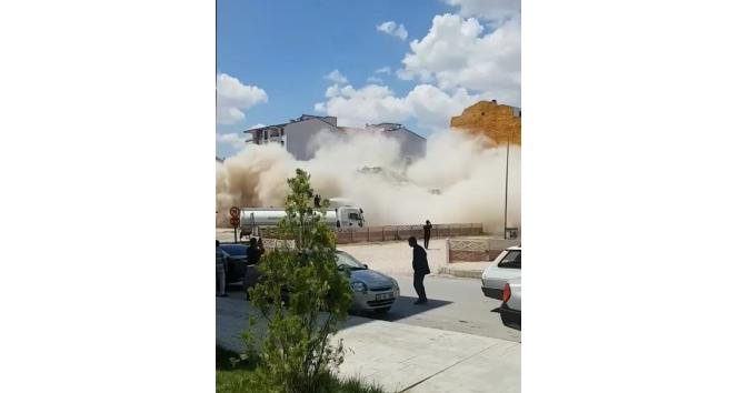 Elazığ’da 5 katlı bina korna sesi ile yıkıldı