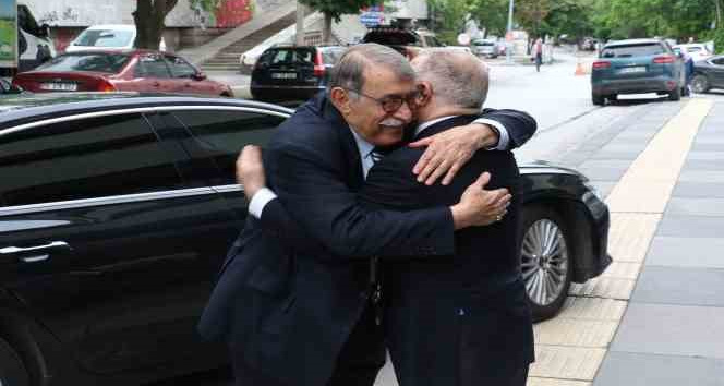 Abdülkadir Aksu’dan İhlas Medya Ankara Grubu Temsilcisi Kahraman’a ziyaret