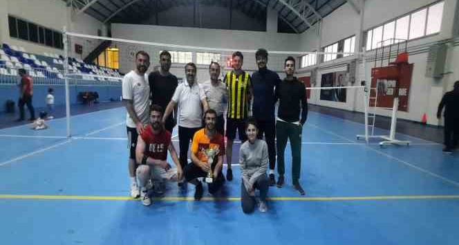 Eleşkirt’te Voleybol Turnuvasında Şampiyon Ergözü Ortaokulu