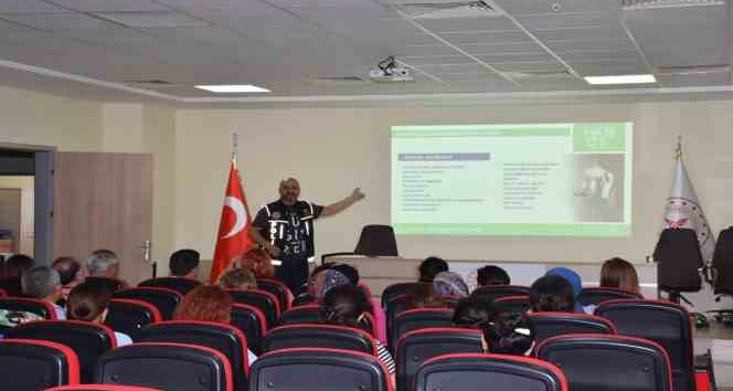 Sağlık Müdürlüğü personeline ’En İyi Narkotik Polisi Anne’ konulu eğitim verildi