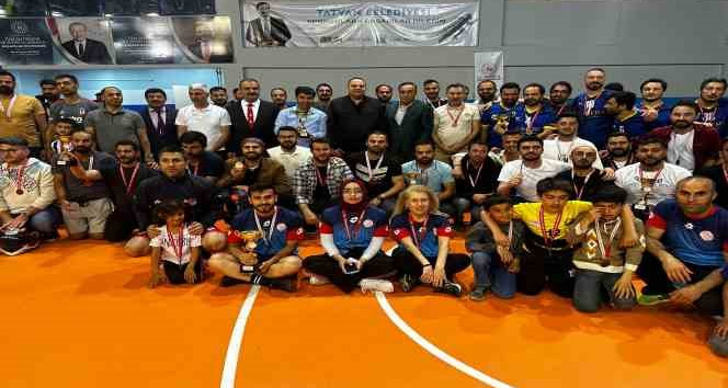 Tatvan’da voleybol ve futbol turnuvaları tamamlandı