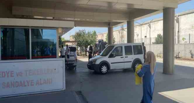 Diyarbakır’ın Bismil ilçesinde köylüler arasında daha önceye dayalı husumetten kaynaklı yaşanan silahlı kavgada ilk belirlemelere göre 7 kişi hayatını kaybetti. Olayda yaralılar da olduğu bildirildi.