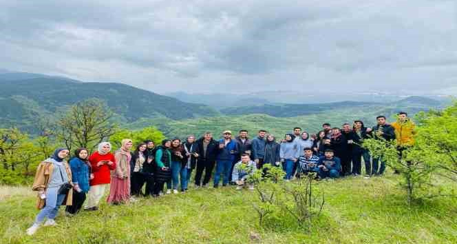 Depremzedelerin anısına ağaç diktiler