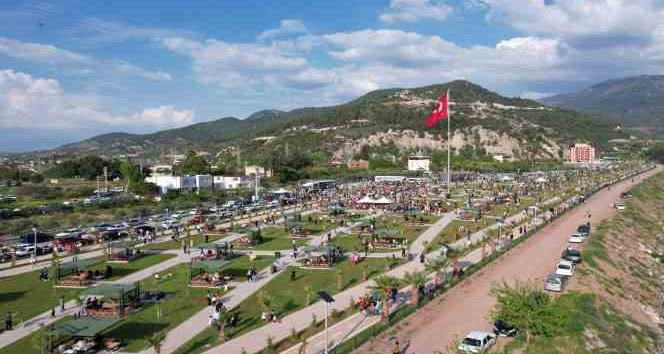 Osmaniye Belediyesi’nden karne şenliği