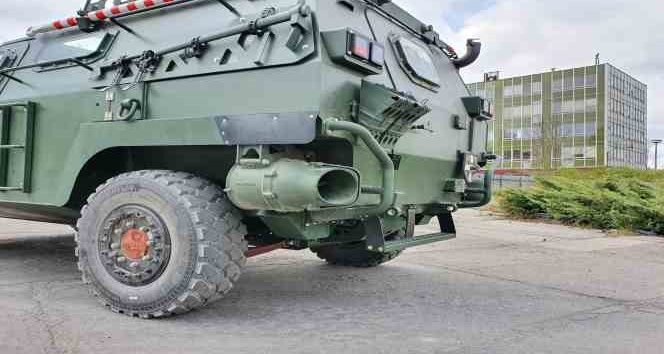 Yerli üretim sevk sistemleri ile zırhlı askeri kara araçları suda da engel tanımıyor