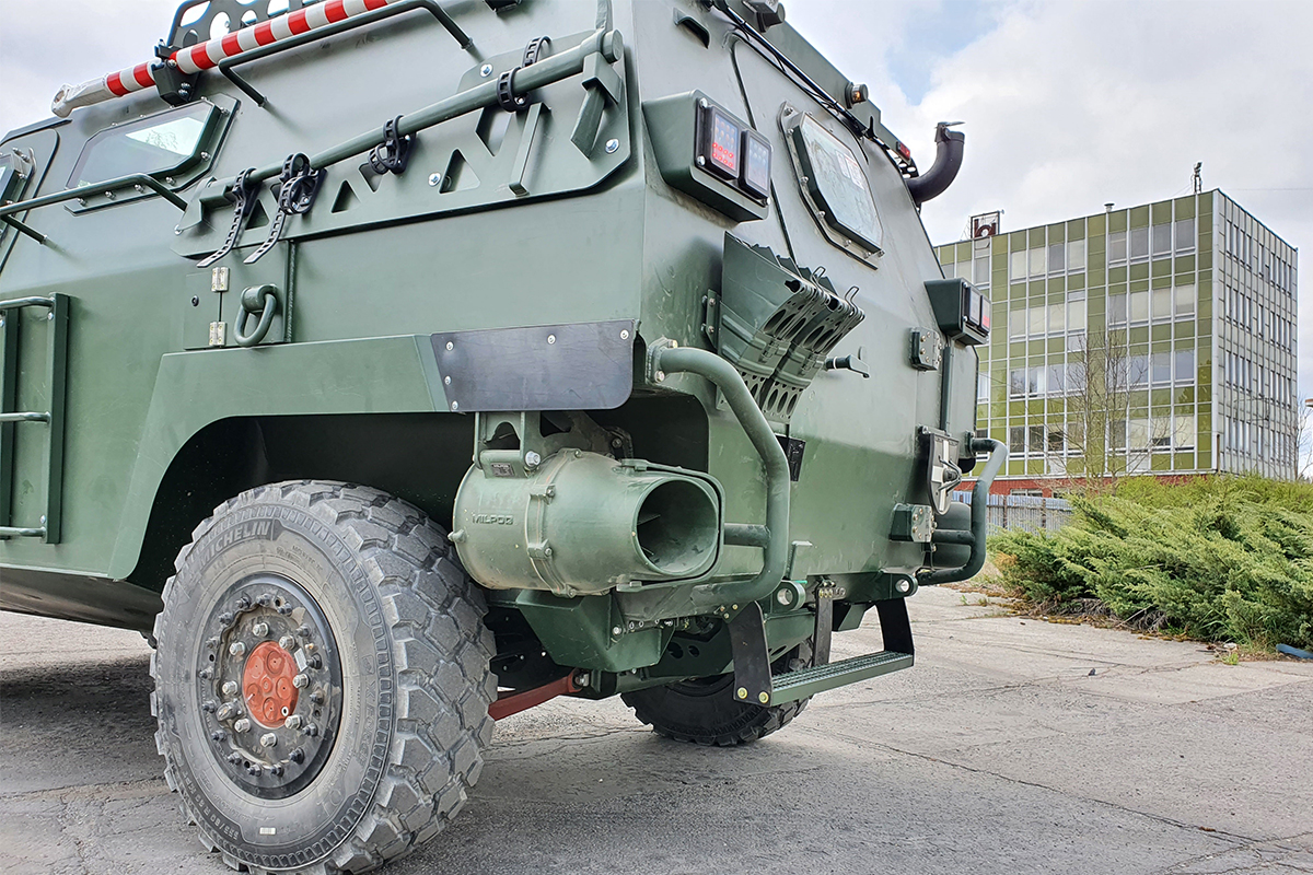 Yerli üretim sevk sistemleri ile zırhlı askeri kara araçları suda da engel tanımıyor