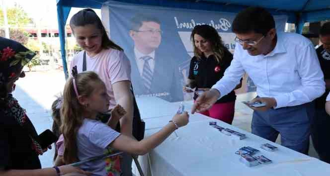 Başkan Özcan’dan öğrencilere karne hediyesi