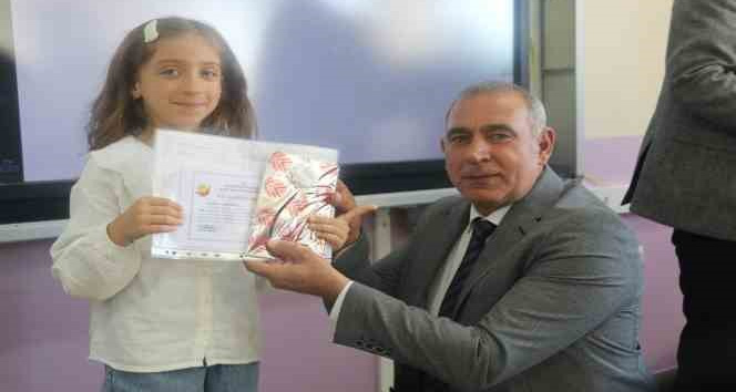 Bingöl’de 60 bin öğrenci karne heyecanı yaşadı