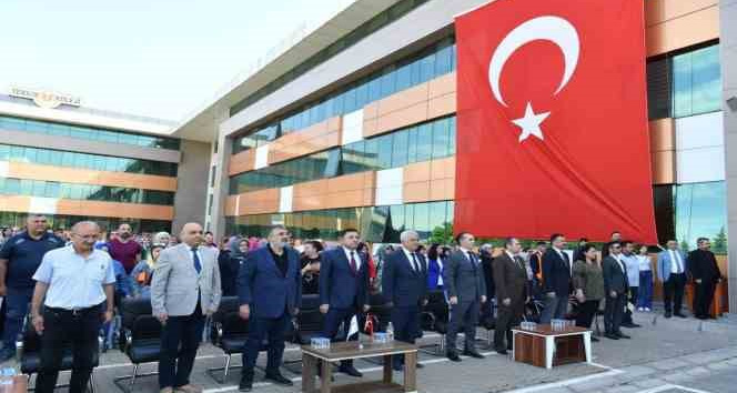 Kayseri OSB Teknik Koleji’nde mezuniyet sevinci