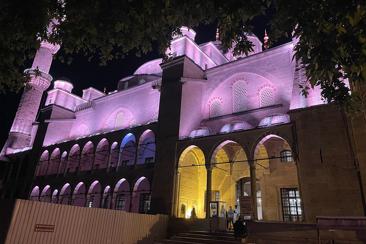 Sultanahmet Caminde ışık skandalı