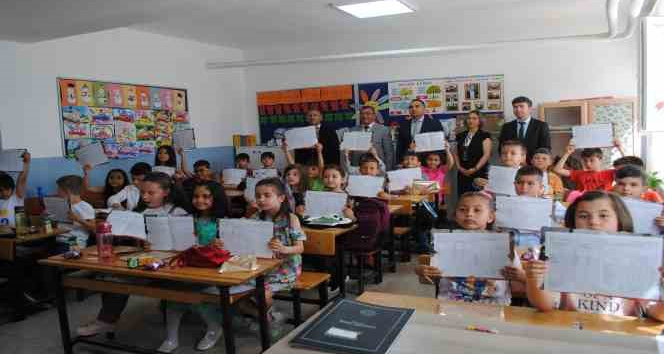 Eğirdir’de 4 bin 600 öğrenci karne sevinci yaşadı
