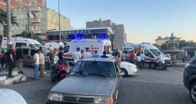 Motosiklet ile otomobil çarpıştı: 2 yaralı