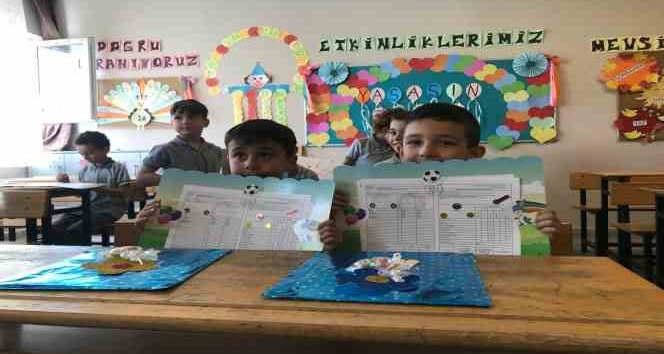 Edirne’de öğrenciler karne sevinci yaşadı