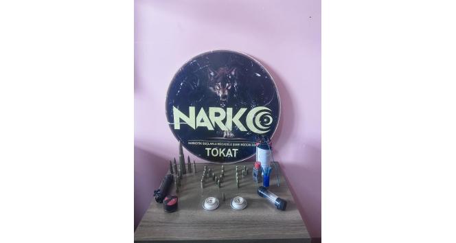 Uyuşturucu operasyonunda el yapımı patlayıcı ele geçirildi