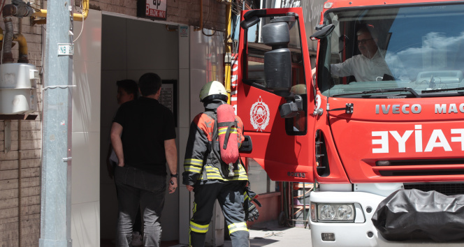 Şarjdaki telefon patladı, yangın çıktı