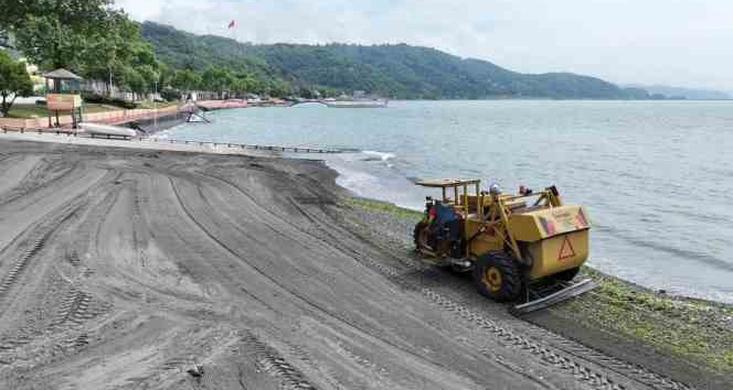 Mavi Bayraklı Sevgi ve Barış Plajı temizlendi