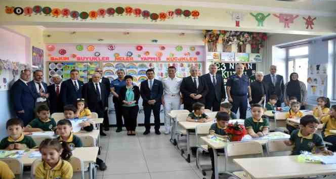 Kdz. Ereğli protokolu öğrencilerin karne heyecanına ortak oldu