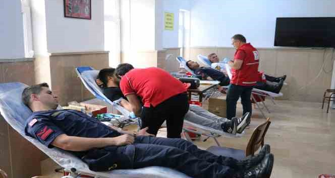 Aksaray’da jandarmadan Kızılay’a kan bağışı