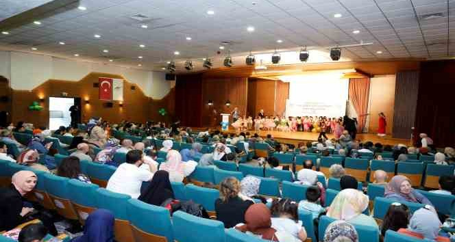 "Ana Kucağı" öğrencilerinin yılsonu gösterisi heyecanlı geçti
