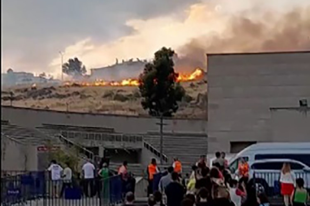 İzmir&#039;de rekreasyon alanının yakınında ot yangını
