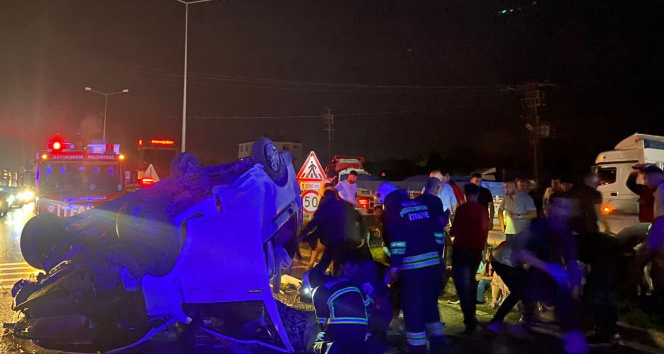 Samsunda panelvan araç aydınlatma direğine çarptı: 7si ağır 9 yaralı
