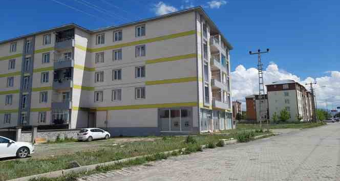 Kars’ta mahallede kadın kıyafetiyle gezen erkek iddiası