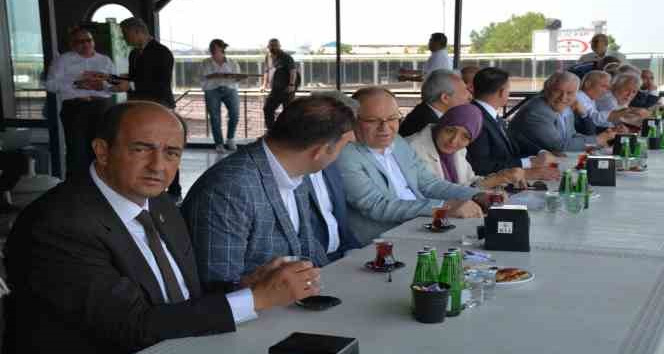 Tezcan Köseoğlu Cumhuriyet Kupası için kürek çektiler