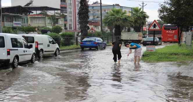 Aydın yağmura teslim oldu, şehir yaz ortasında kışı yaşadı