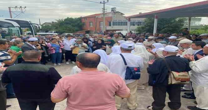 Ayvacık’ta hacı adayları kutsal topraklara uğurlandı