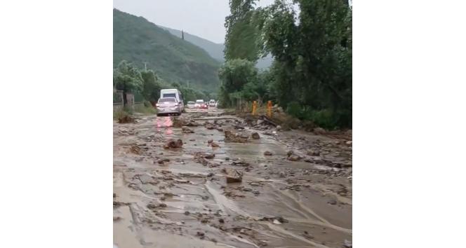 Sel suları İznik Bursa yolunu kapattı