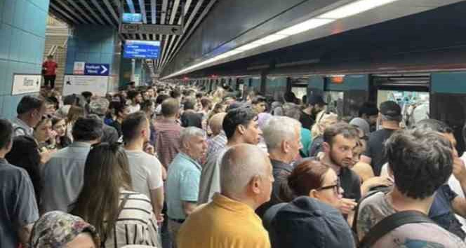 Marmaray’da intihar girişimi seferleri aksattı